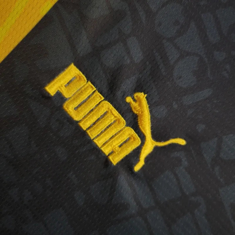 Borussia Dortmund "Royal Crest" Premium Kit