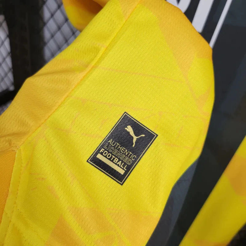 Borussia Dortmund "Royal Crest" Premium Kit